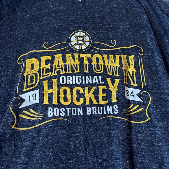 Fanatics Tops - Fanatics Boston Bruins T-Shirt